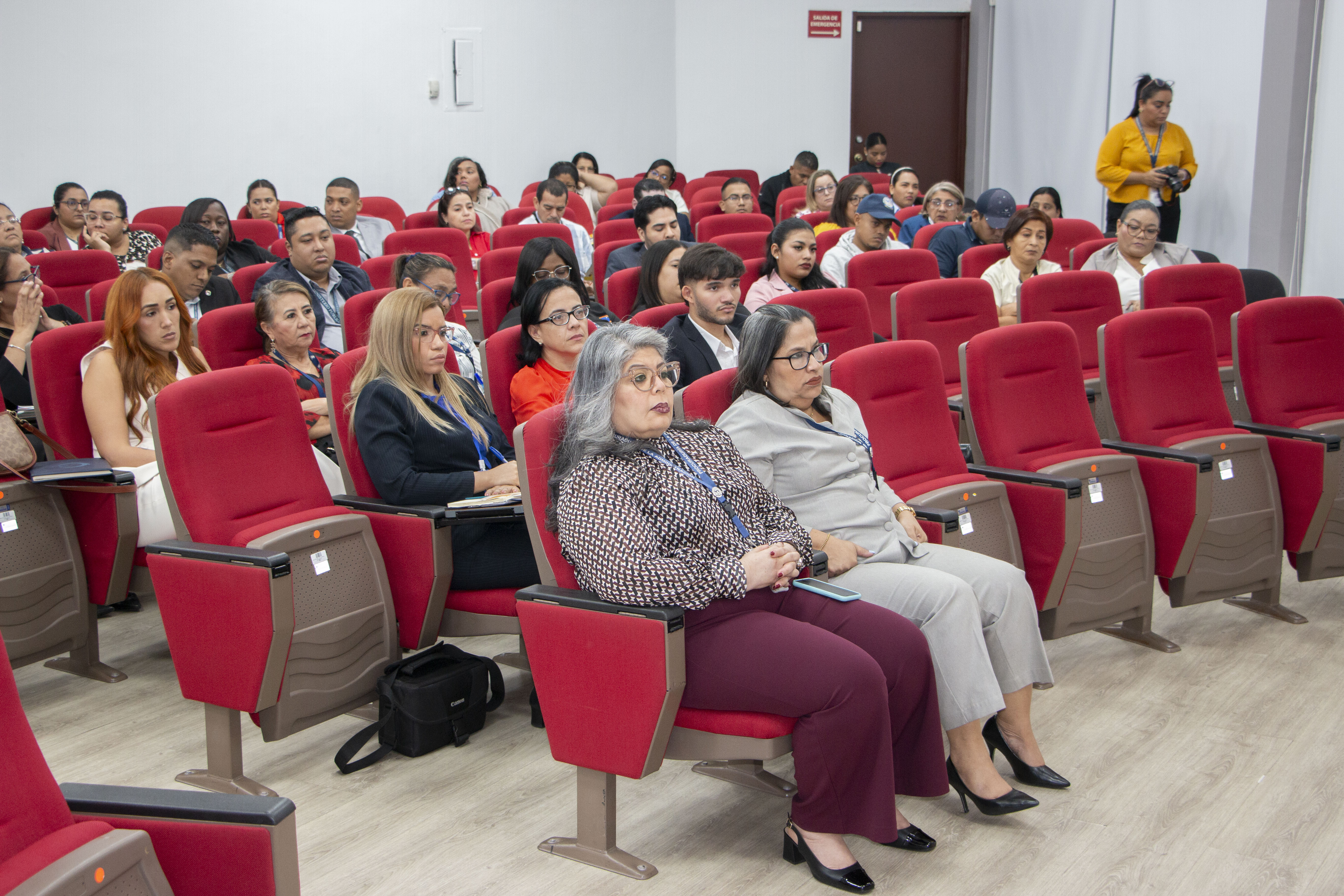 Personal del Tribunal Administrativo de Contrataciones Públicas participa en conferencia sobre Pensión Alimenticia
